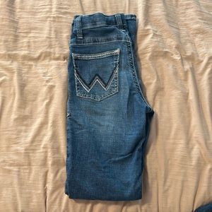 Wrangler willow riding jeans. SO comfy just dont fit me anymore. Size 3x34